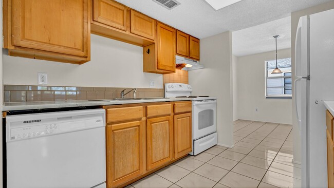 Building Photo - 2BD/2BA Second Floor Unit, Oldsmar, Availa...