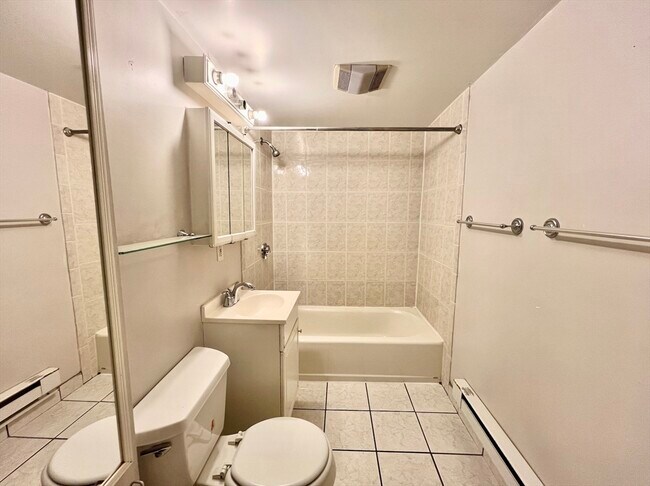 Building Photo - 337 Beacon St