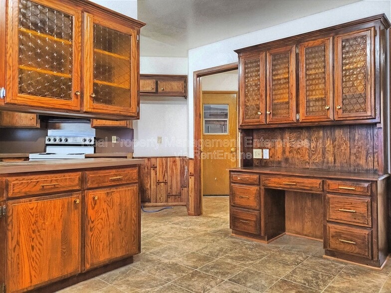 Building Photo - 301 S Ranchwood Manor Dr