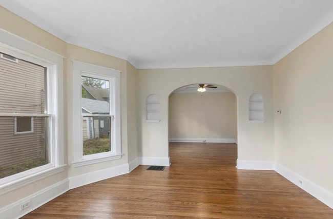 Building Photo - 1007 Sherman St SE