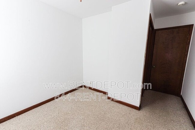 Building Photo - 306-308 Bob Court