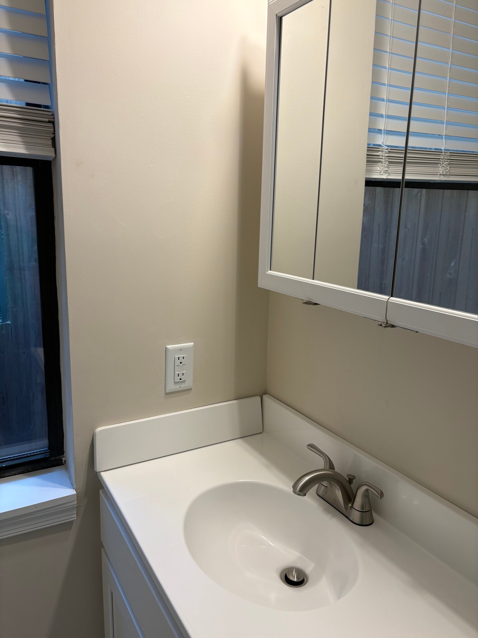 Building Photo - 905 N Orange St