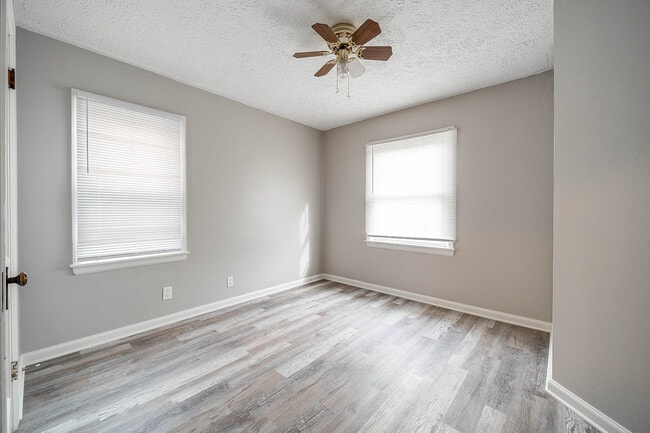 Building Photo - 1069 Fairwood Ave