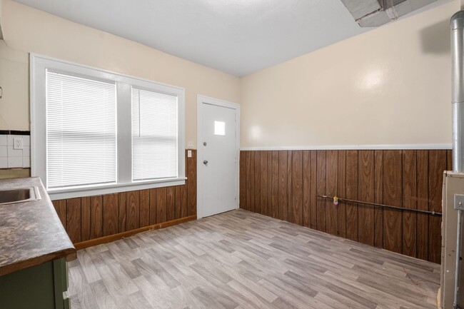 Building Photo - 874 Whitcomb Rd