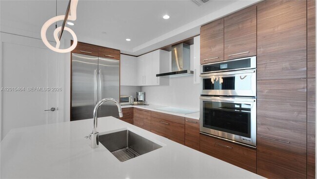 Building Photo - 100 E Las Olas Blvd