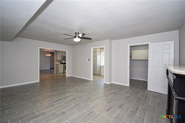 Building Photo - 205 Tanglewood Rd
