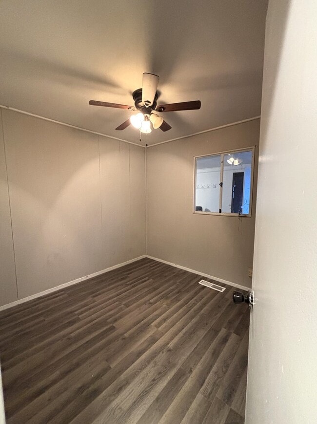 Building Photo - 140 Hickory Dr