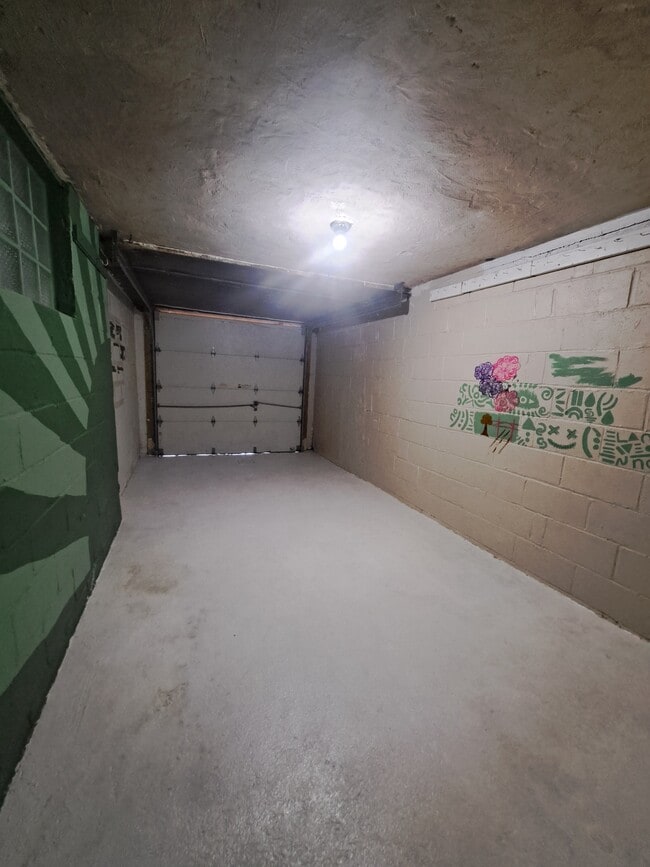 Building Photo - 326 Church Ave