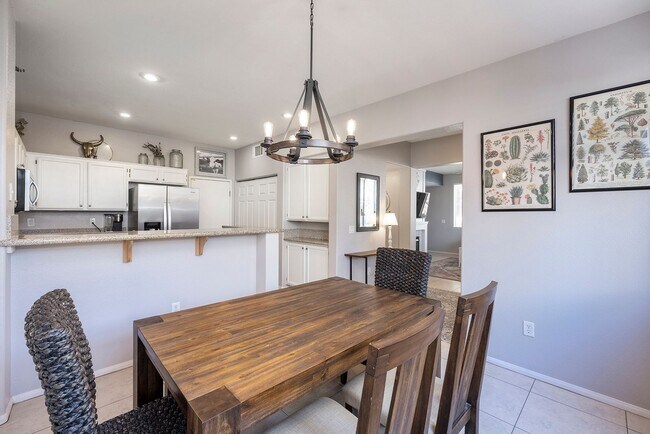 Building Photo - FULLY FURNISHED 2 BEDROOM CONDO IN THE NW WITH ATTACHED 2 CAR GARAGE