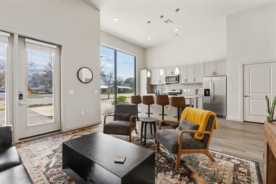 Building Photo - 5820 1/2 Cameron Rd