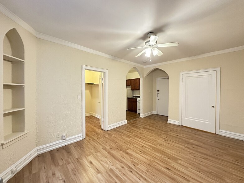 Building Photo - 4834 N Damen Ave