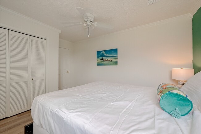 Building Photo - 510 Surf Oaks Dr