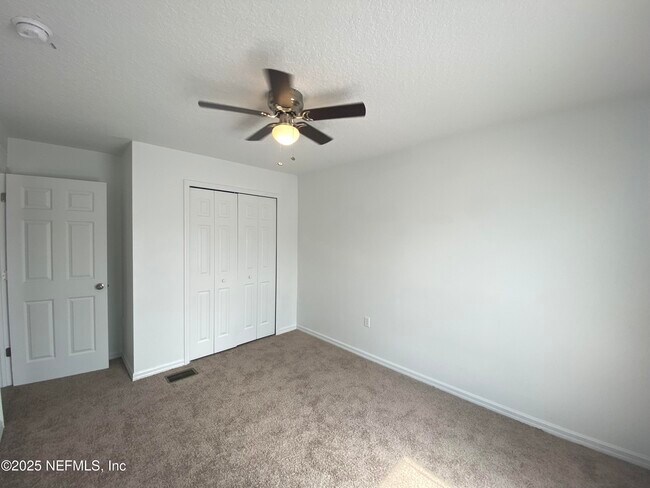 Building Photo - 11859 Lake Bend Cir