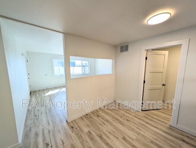 Building Photo - 3712 Bryn Mawr Dr NE