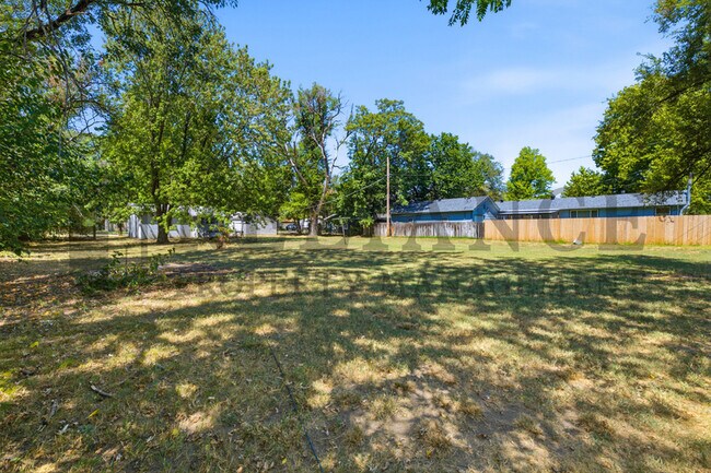 Building Photo - 826 N Elder St