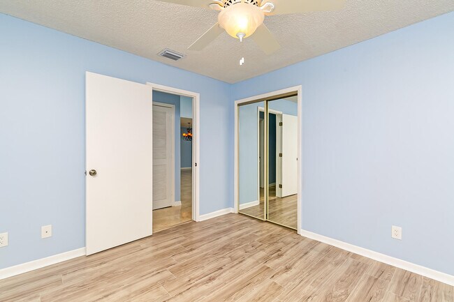 Building Photo - 4166 Gator Trace Villas Cir