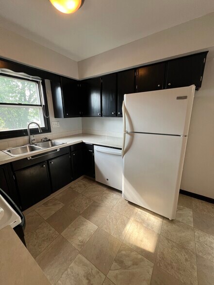 Building Photo - 518 5th St