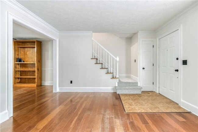 Building Photo - 61 Powers Ferry Rd