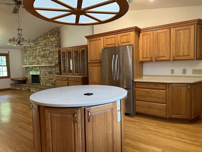 Building Photo - 6212 Strathmore Ln