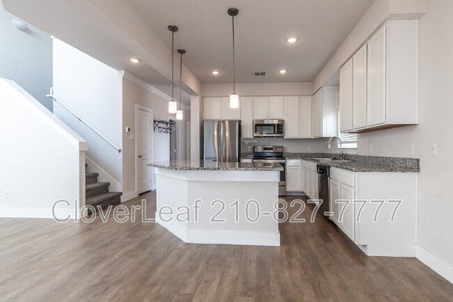 Building Photo - 272 Sapphire Dr