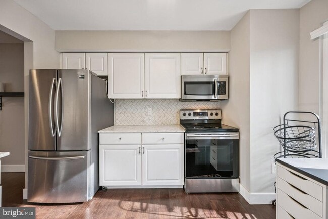 Building Photo - 7849 Briardale Terrace