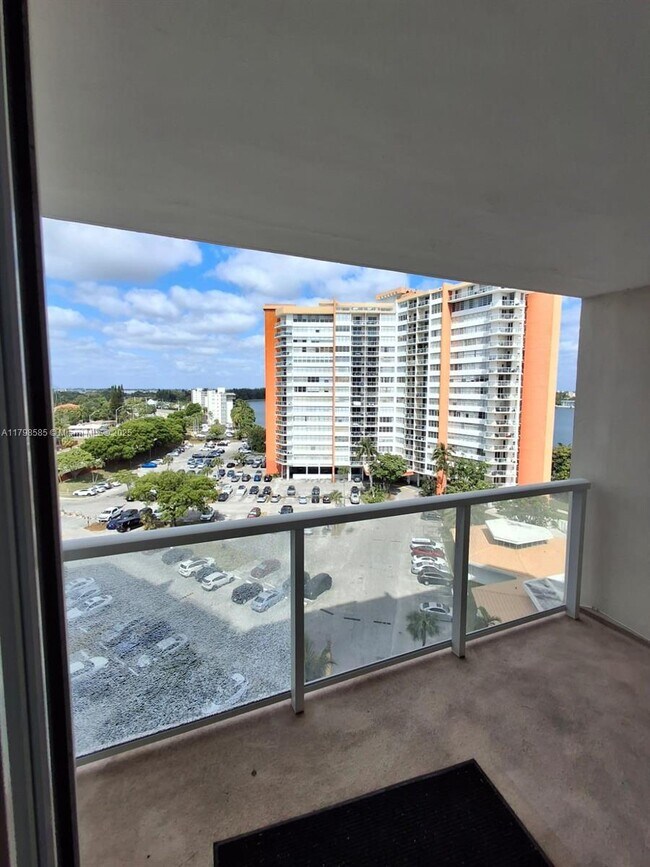 Building Photo - 1351 NE Miami Gardens Dr