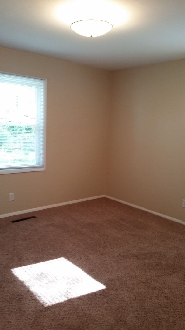 Building Photo - Great 3 bedroom 2 bath rancher at an amazi...