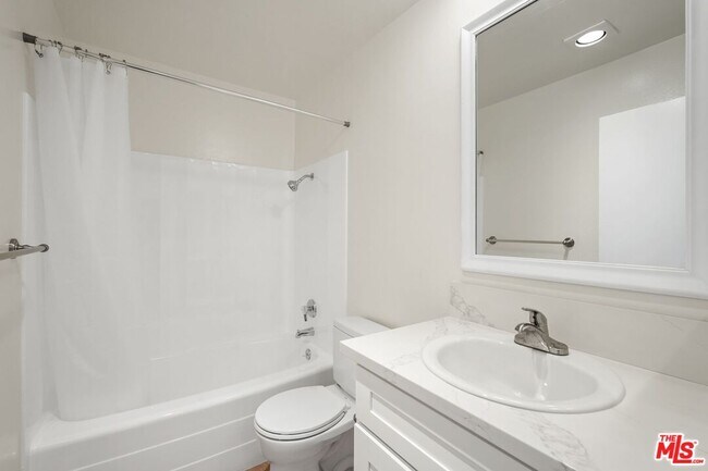 Building Photo - 18004 Coastline Dr