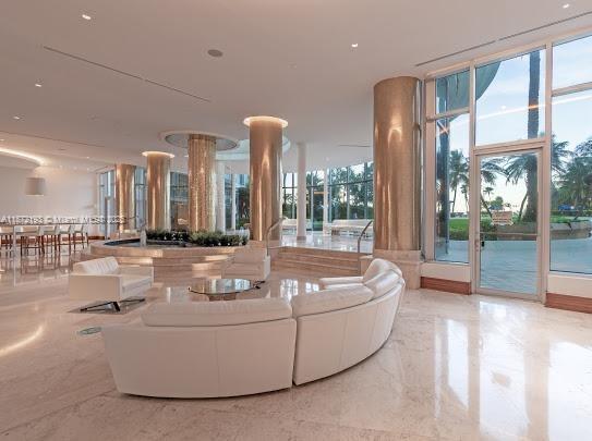 Building Photo - 5161 Collins Ave