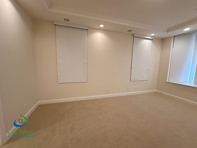 Building Photo - $7995 - Executive 4 bed, 3 full bath, Palo...