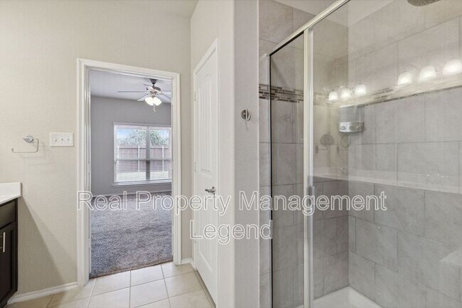 Building Photo - 812 Gray Fox Dr