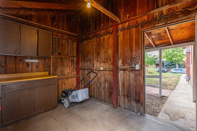 Building Photo - Great two bed two bath bungalow for rent i...