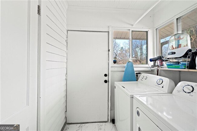 Building Photo - 443 3rd Ave