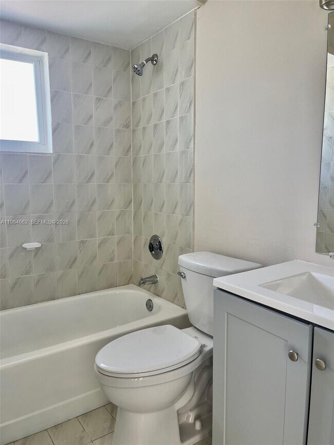 Building Photo - 922 NW 106th Ave Cir