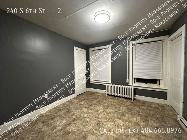 Building Photo - 240 S 6th St