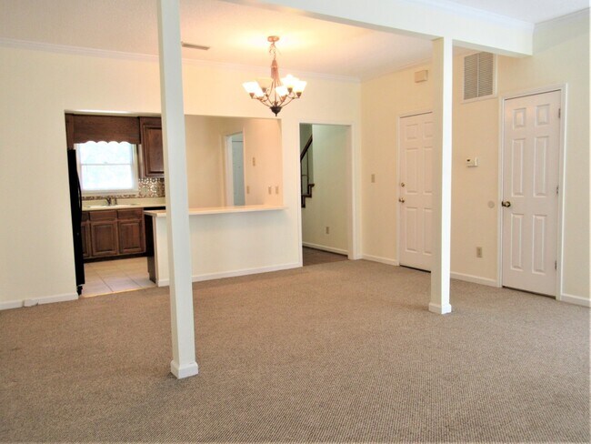 Building Photo - Home Available in Birmingham! Available to View Now! DEPOSIT PENDING!!!
