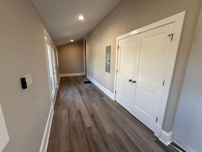 Building Photo - 4 Bedroom Fully Remodeled House Located in Five Points!