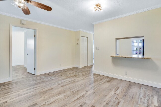 Building Photo - 122 Lake Rebecca Dr