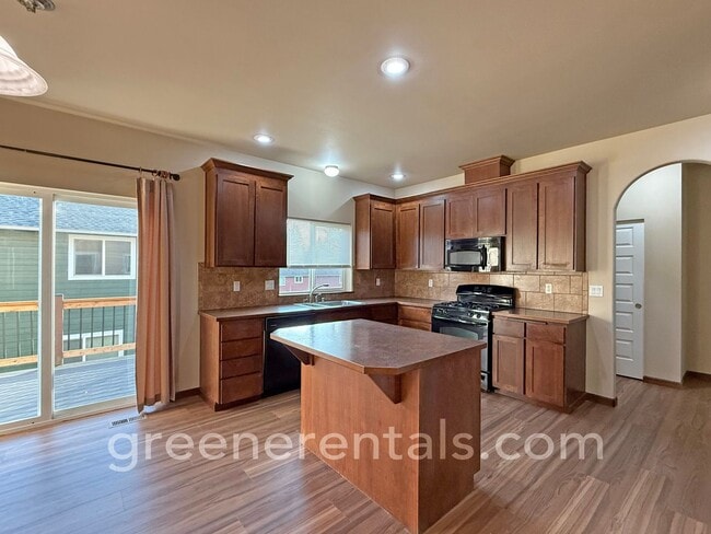 Building Photo - 4BR 2.5BA Home on Tumwater Hill