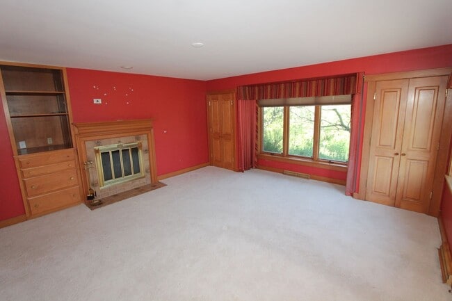 Building Photo - Incredible home on a private & secluded lot.