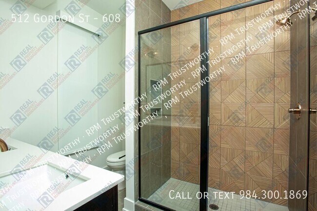 Building Photo - 512 Gordon St