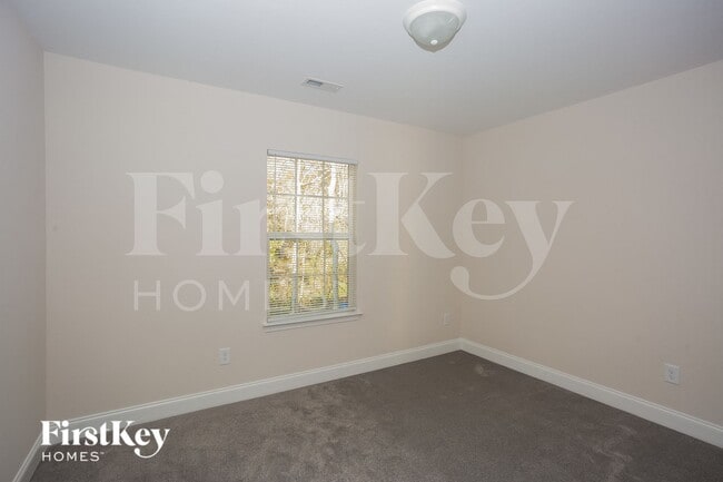 Building Photo - 628 E Ketchie St