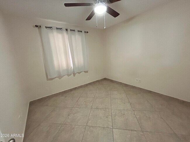 Building Photo - 4014 W Christy Dr