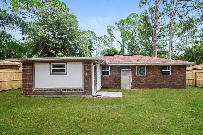 Building Photo - 7145 Pinewood Dr