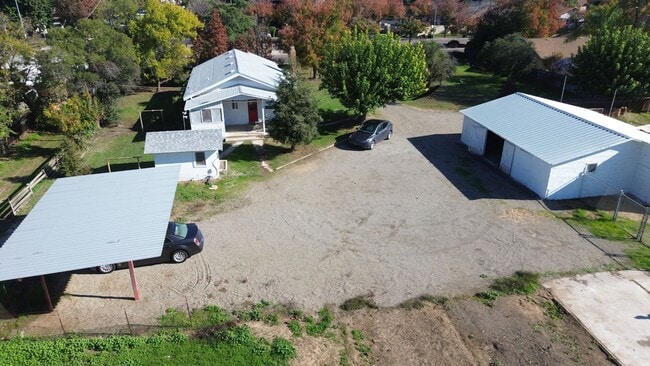 Building Photo - 2560 Fowler Ave