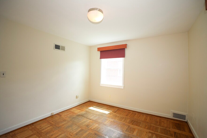 Building Photo - 817 S Irving St