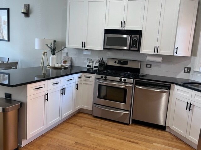 Kitchen - 1410 W Belmont Ave