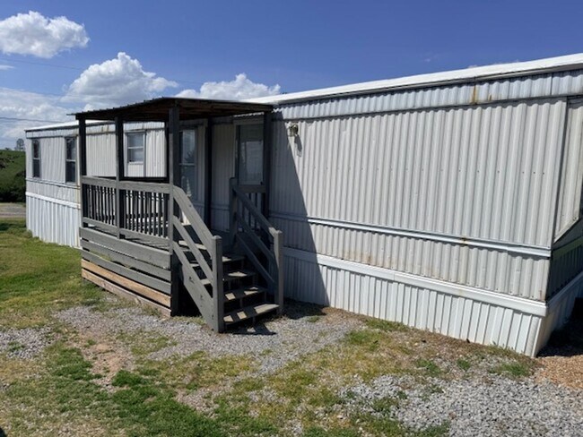 Building Photo - Greenback 37742 - 3 bed 2 bath mobile home - Lease to own option - call Troy Adams 865-233-6949