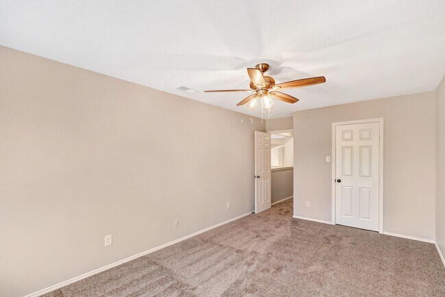 Building Photo - 4729 Woodhaven Ln