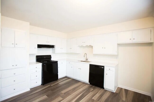 Building Photo - 13324 Alexander Rd